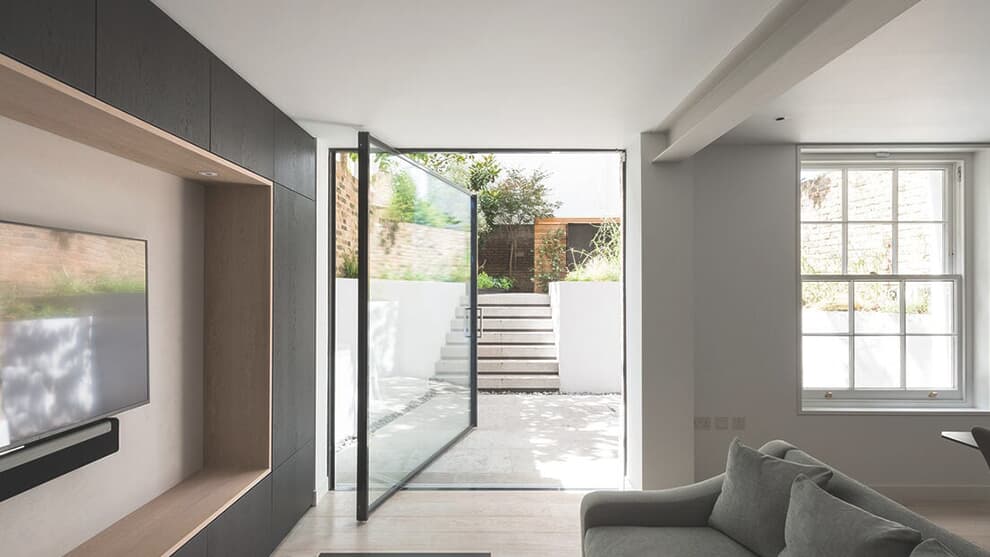 Aluminum glass pivot door