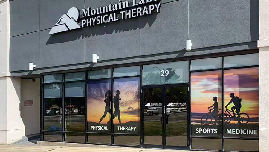 Modern aluminum entry door for commercial use