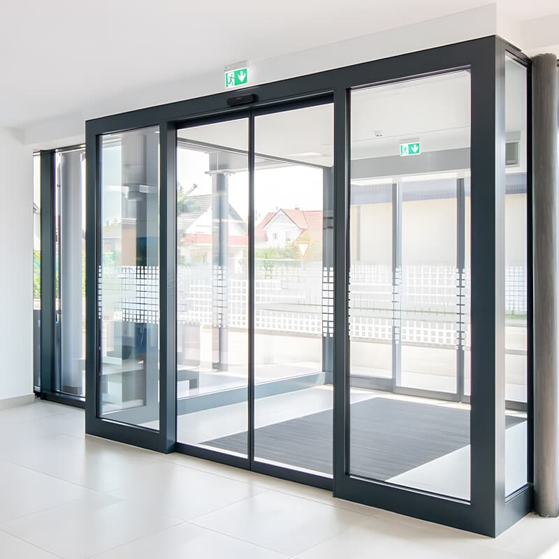 Automatic sliding door system for shopping mall