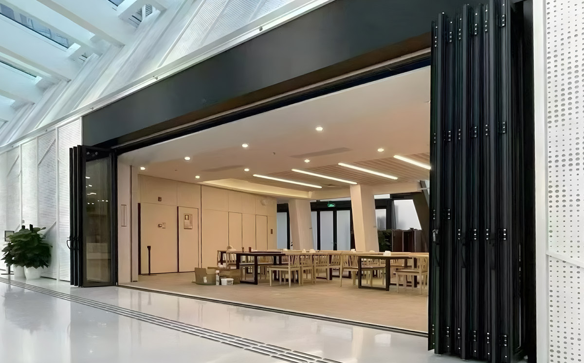 Fully Opened Multi Panel Commercial Folding Glass Door System in Event Hall Fully Opened Multi Panel Commercial Folding Glass Door System in Event Hall